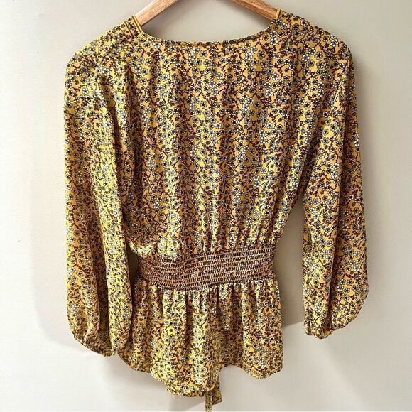 Max Studio floral boho tie front top. Size M - Picture 4 of 6
